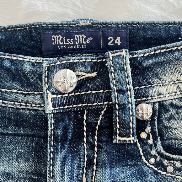 Miss Me Shorts - Picture 2 of 8